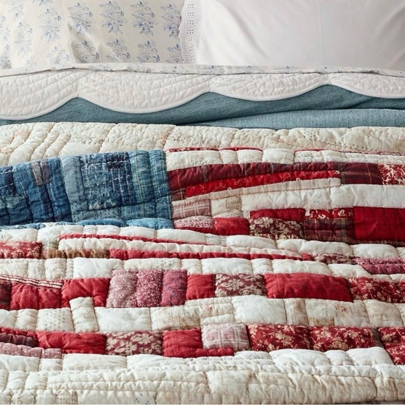 Pottery Barn Americana California King Quilt & Pillow Shams - Picture 4 of 12